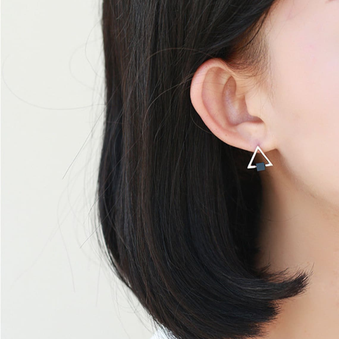 Geometrisches Dreieck - Schwarze Würfel-Ohrringe