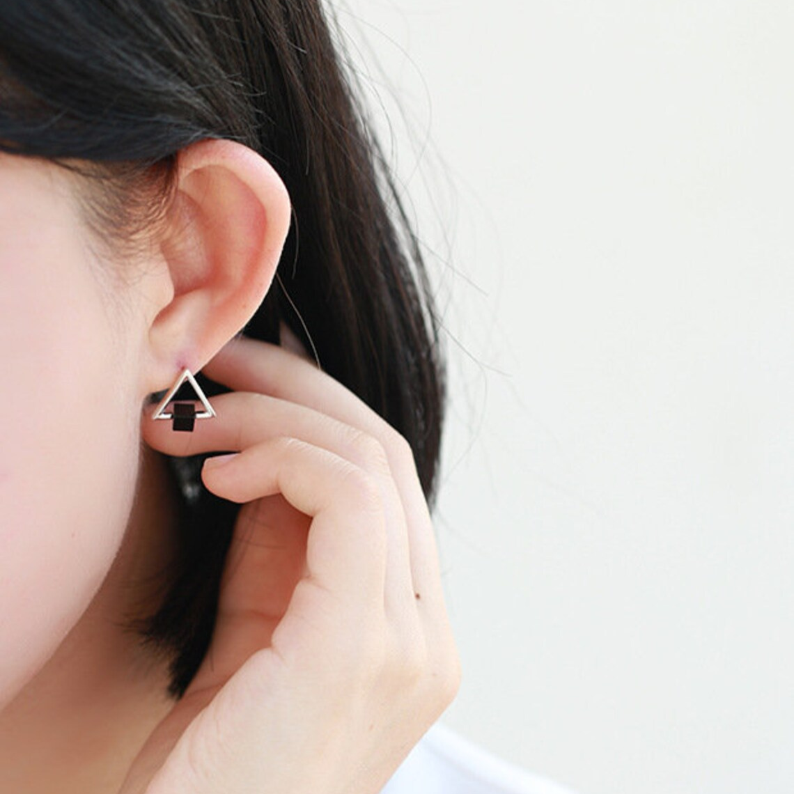 Geometrisches Dreieck - Schwarze Würfel-Ohrringe