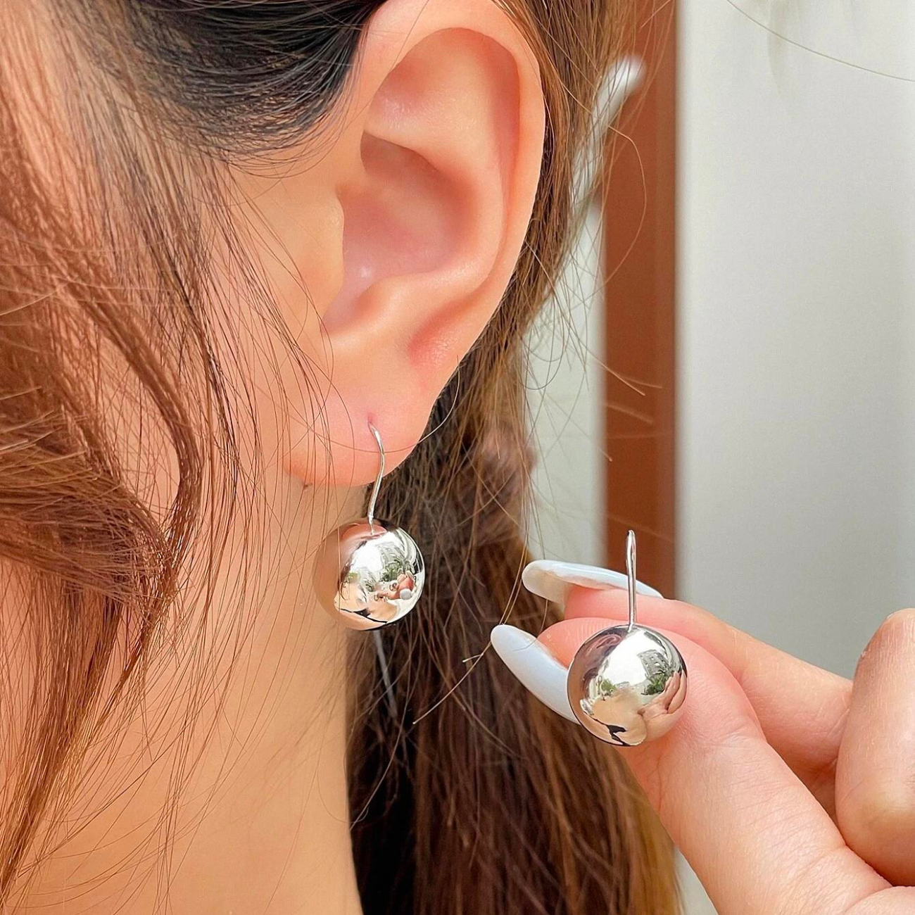 Kugel-Ohrringe - Glänzende runde Ohrhaken