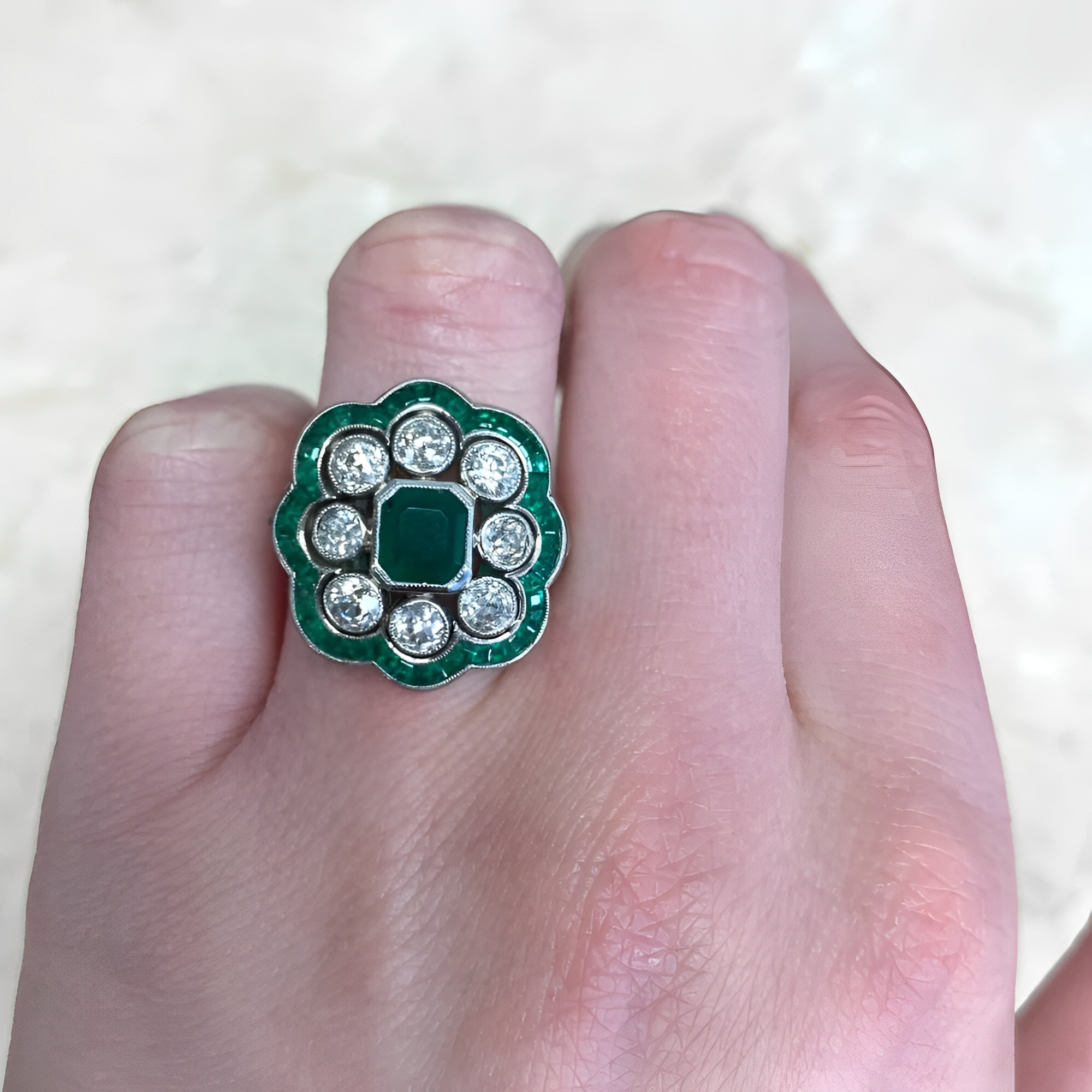 Margie – Vintage-Ring mit Smaragd und Gold-Detail