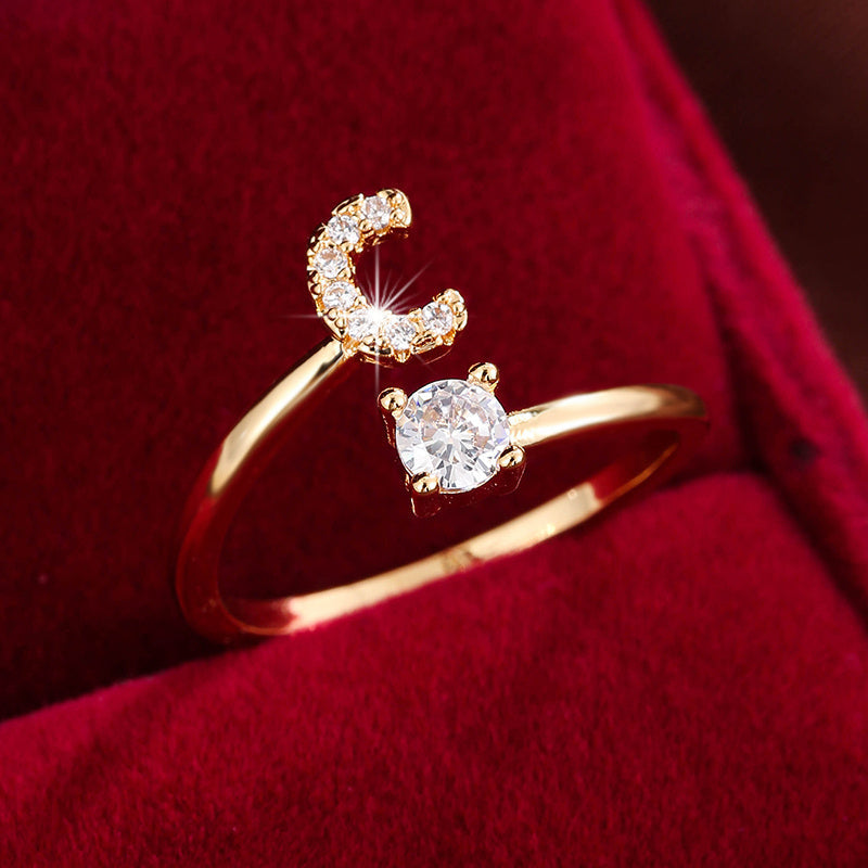Nova – Moderner Offener Ring mit Initiale und Zirkonia