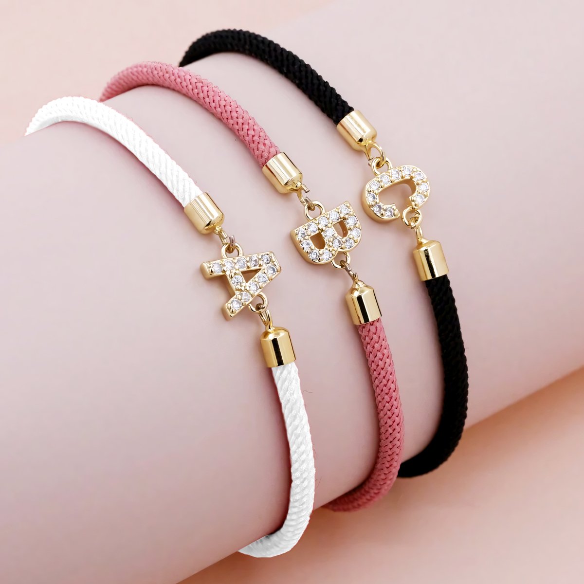 Calla – Armband mit gravierter Initiale verstellbar