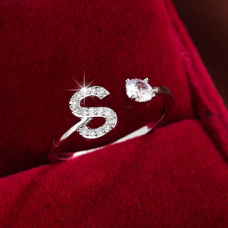 Nova – Moderner Offener Ring mit Initiale und Zirkonia