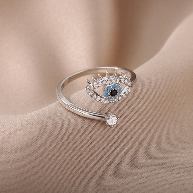Amaris – Schützender Ring Blaues Auge und Diamant