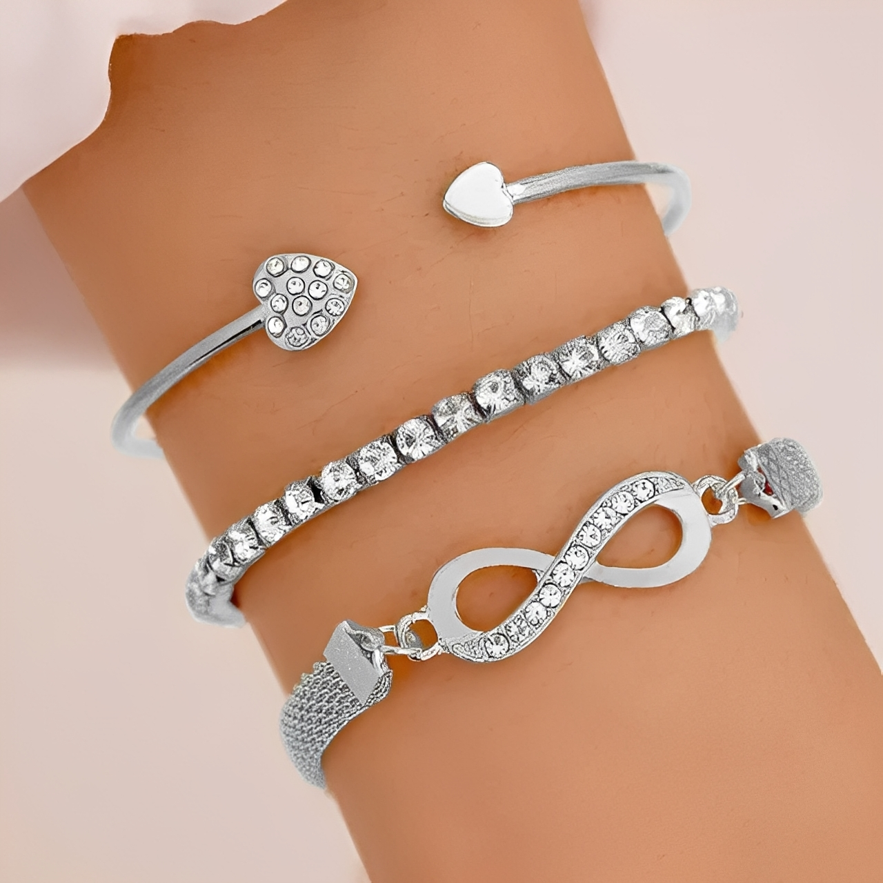 Yuriko – Set mit 3 Infinity-Herzarmbändern in Silber und Gold