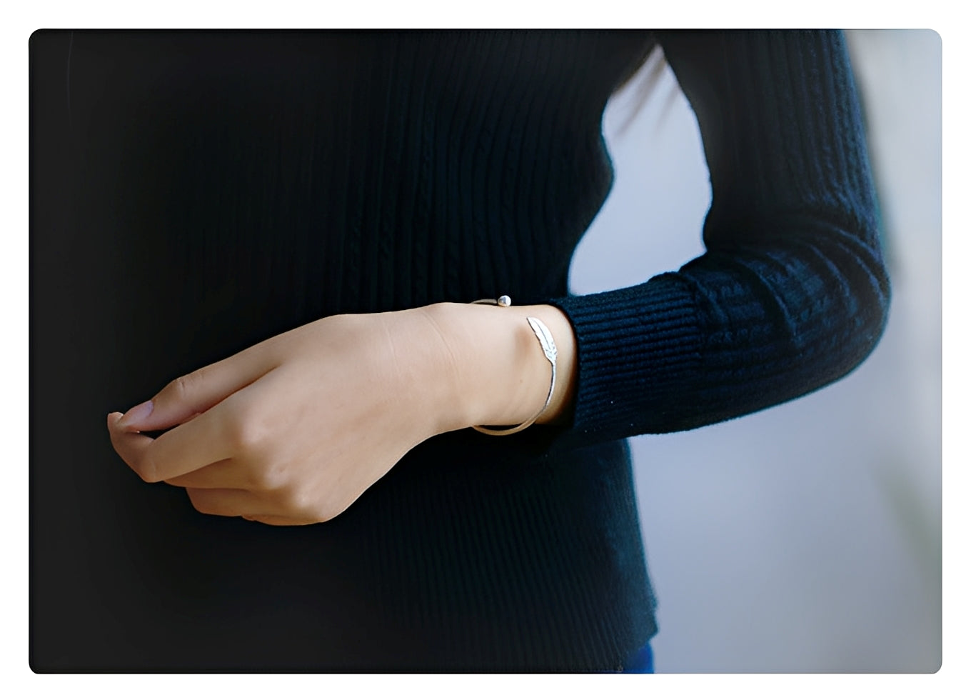 Nayla – Elegantes Silbernes Federarmband