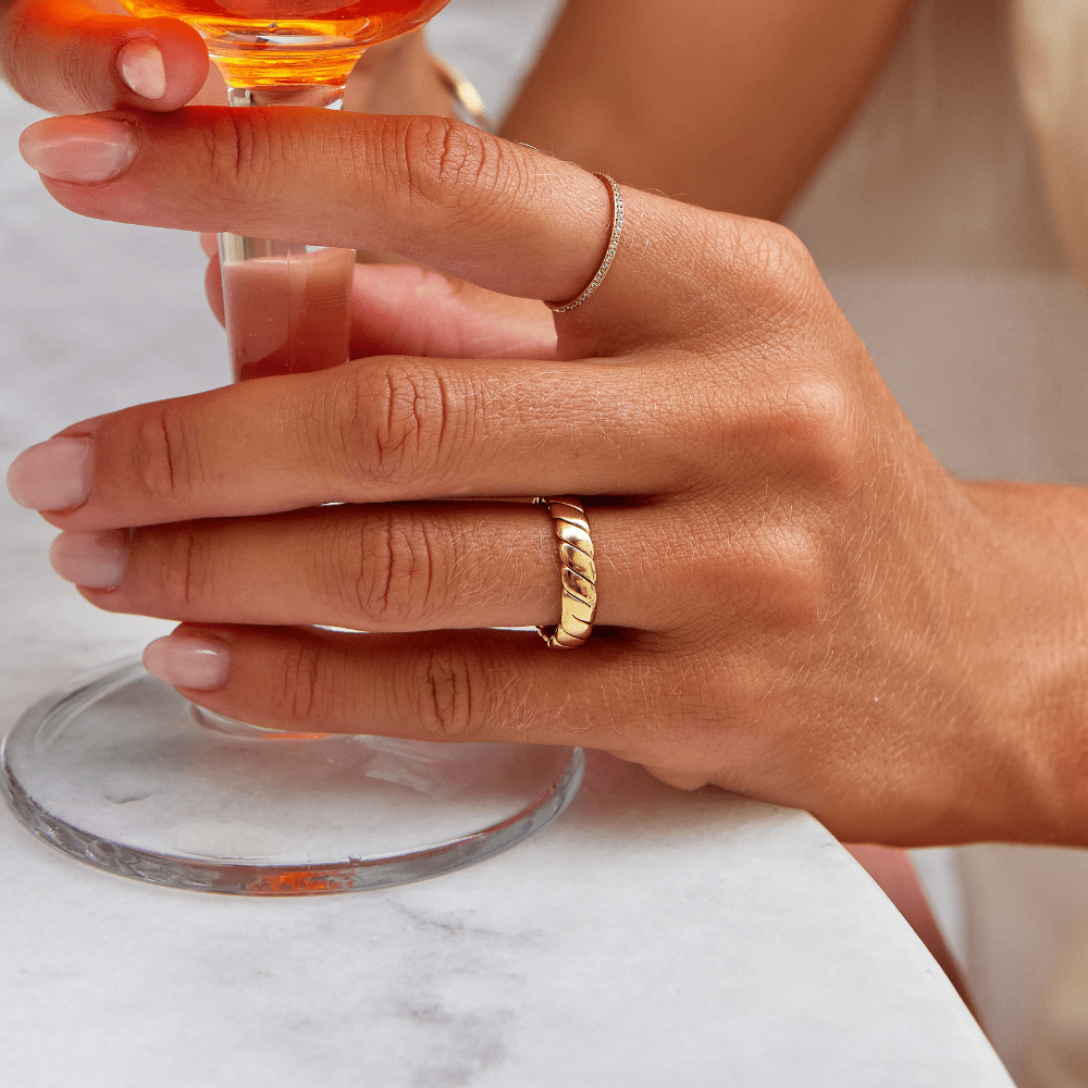 Calira – Ring Unendlich Gedreht Golden