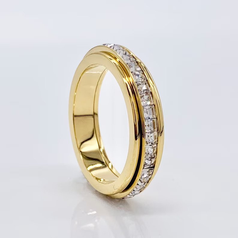 Alessia – Drehbarer Fidget-Ring mit Kristallakzent