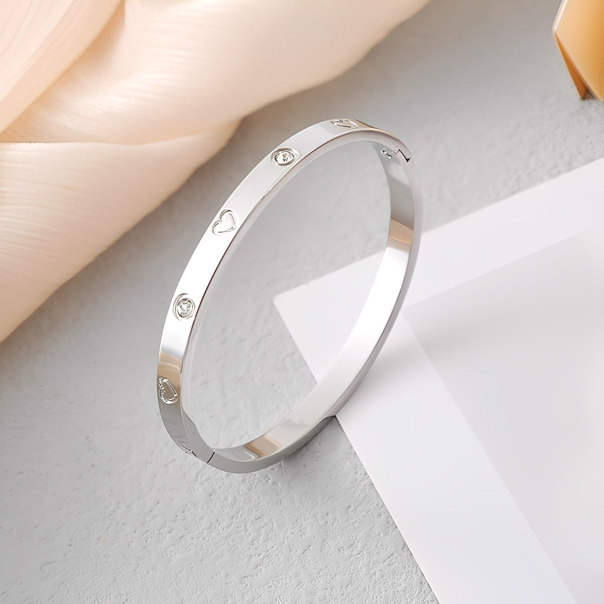 Amora – Armband Herz Gold Elegant