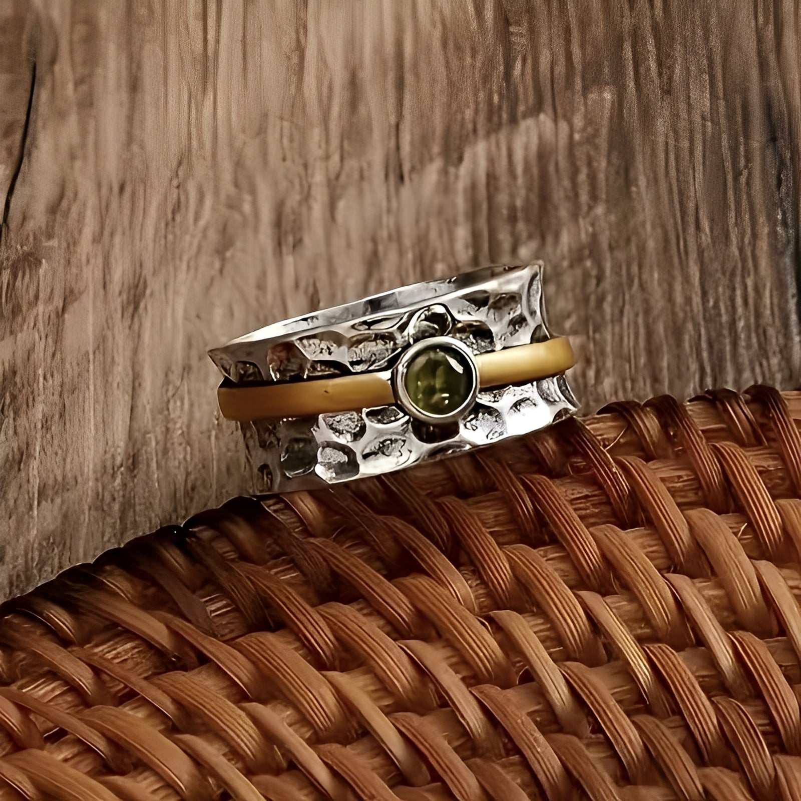 Elena – Eleganter Ring in grünem Zirkonia