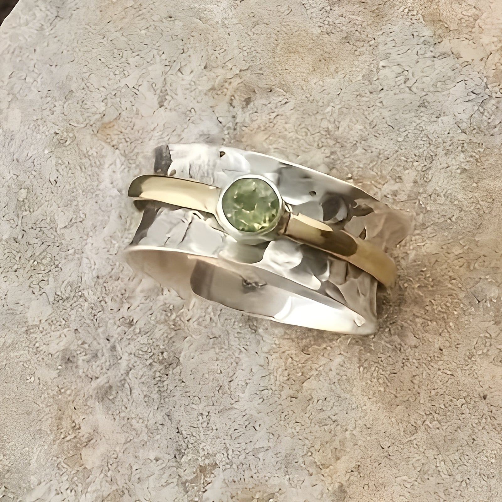 Elena – Eleganter Ring in grünem Zirkonia