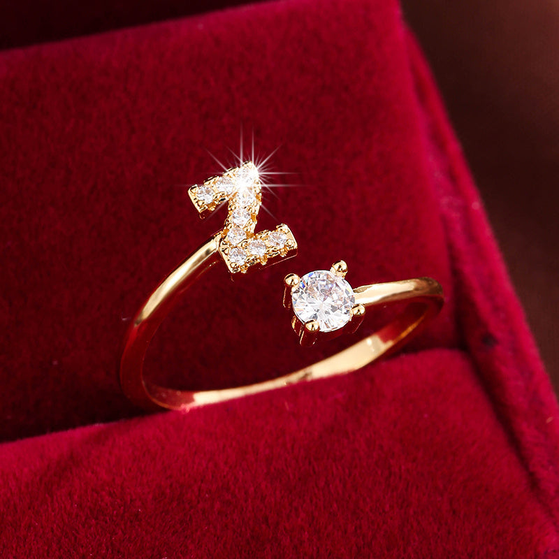Nova – Moderner Offener Ring mit Initiale und Zirkonia