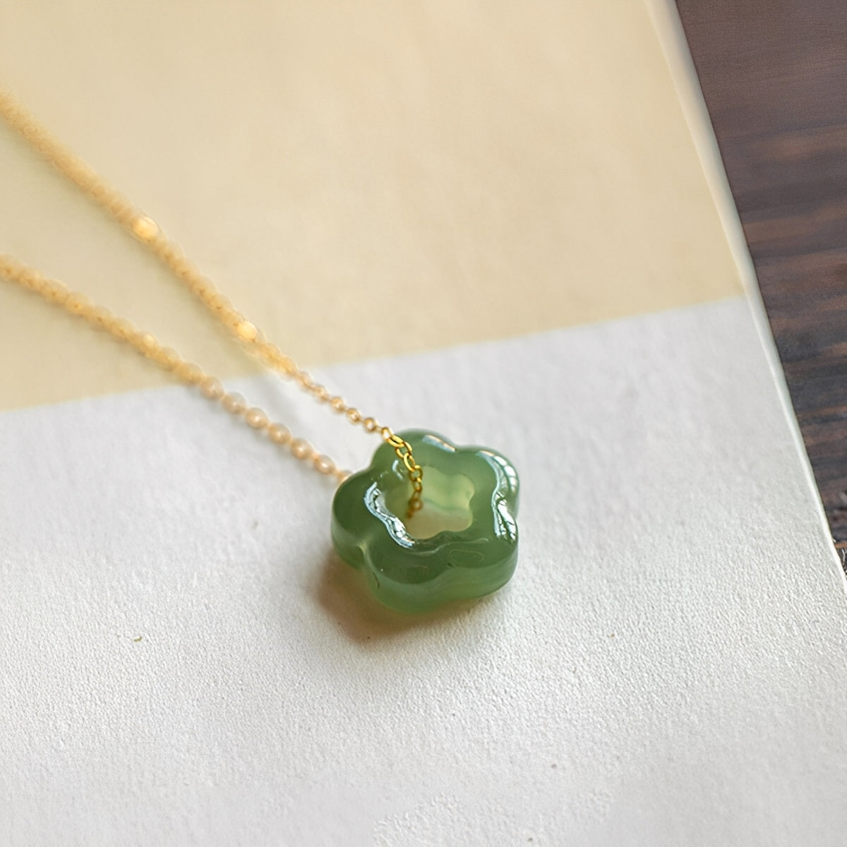 Isabelle – Halskette Blume aus Jade