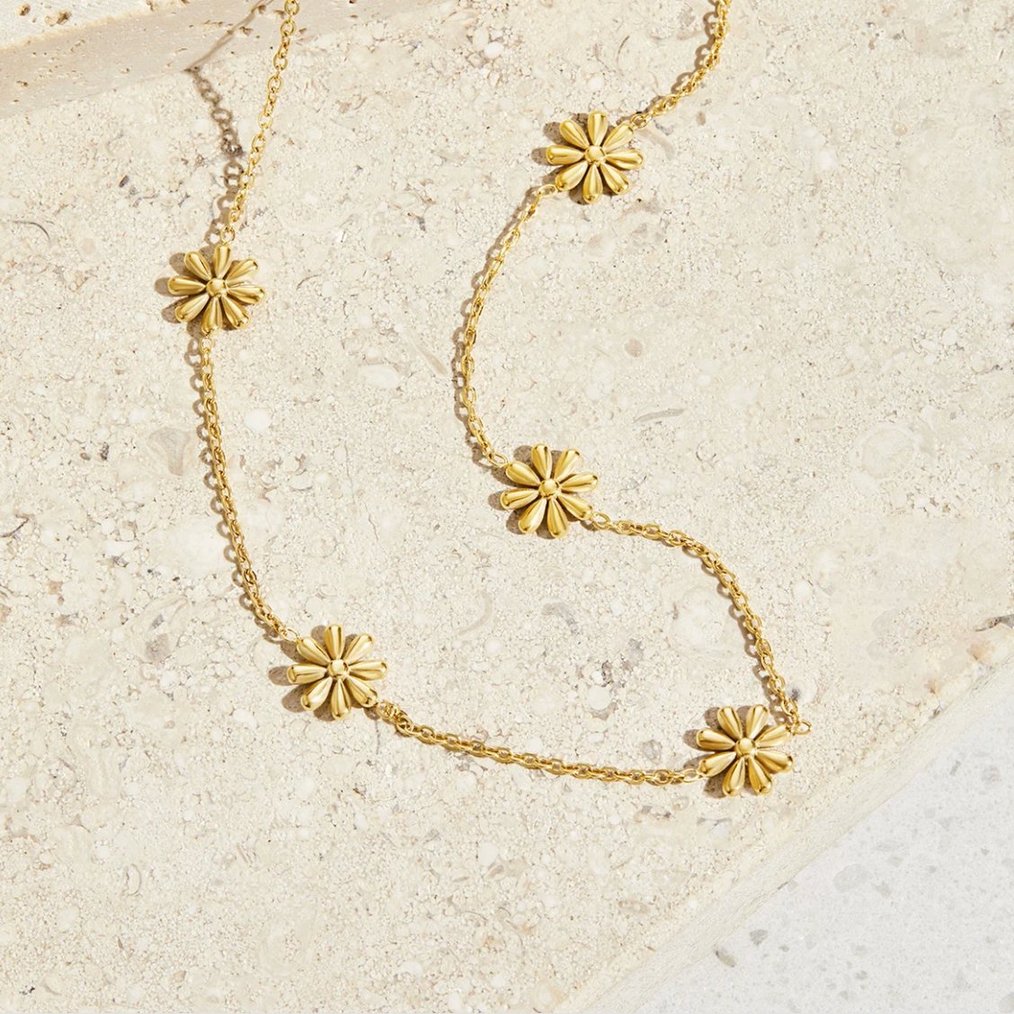 Joyce – Halskette Blume in 18K Gold