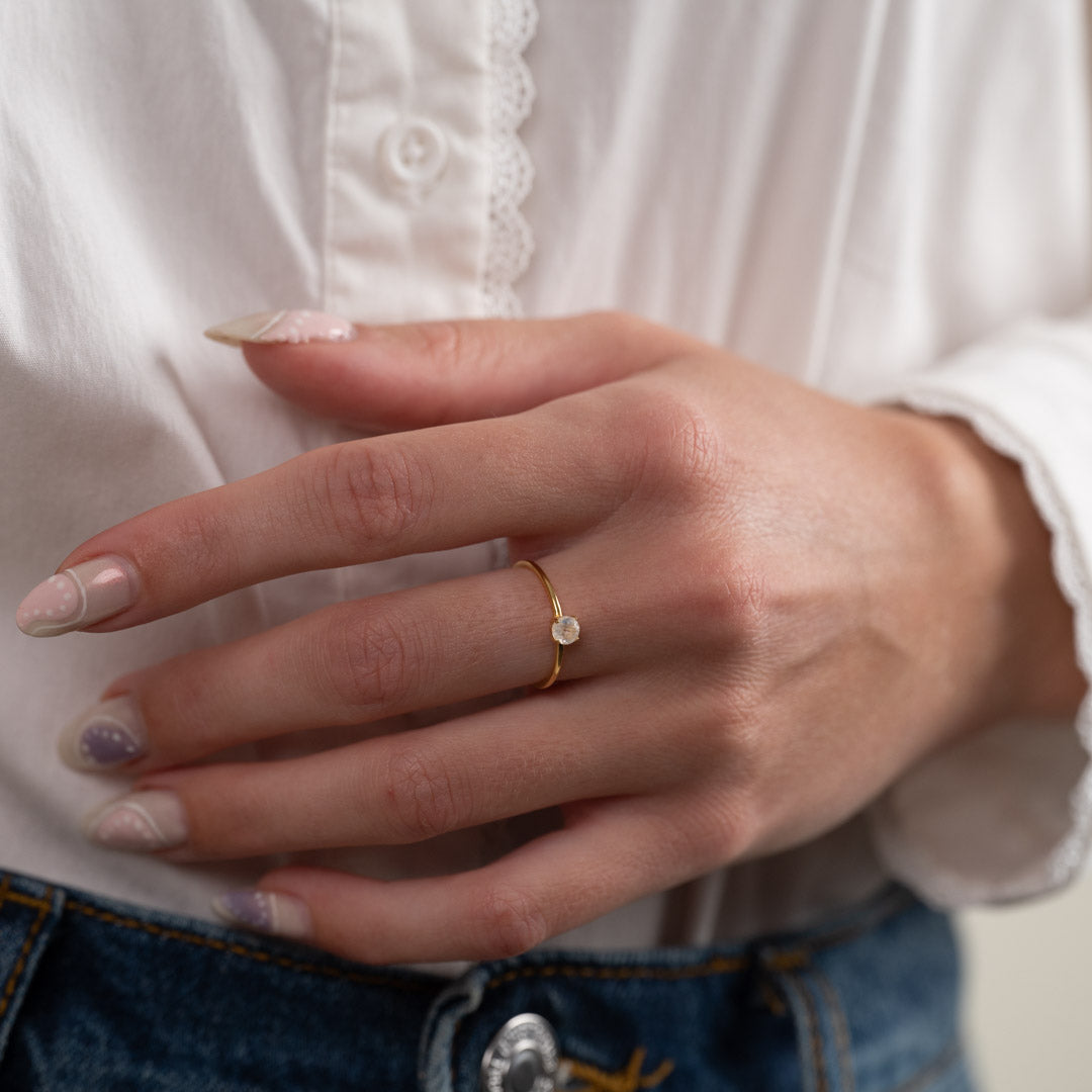 Heba - Goldener Ring mit Mondstein