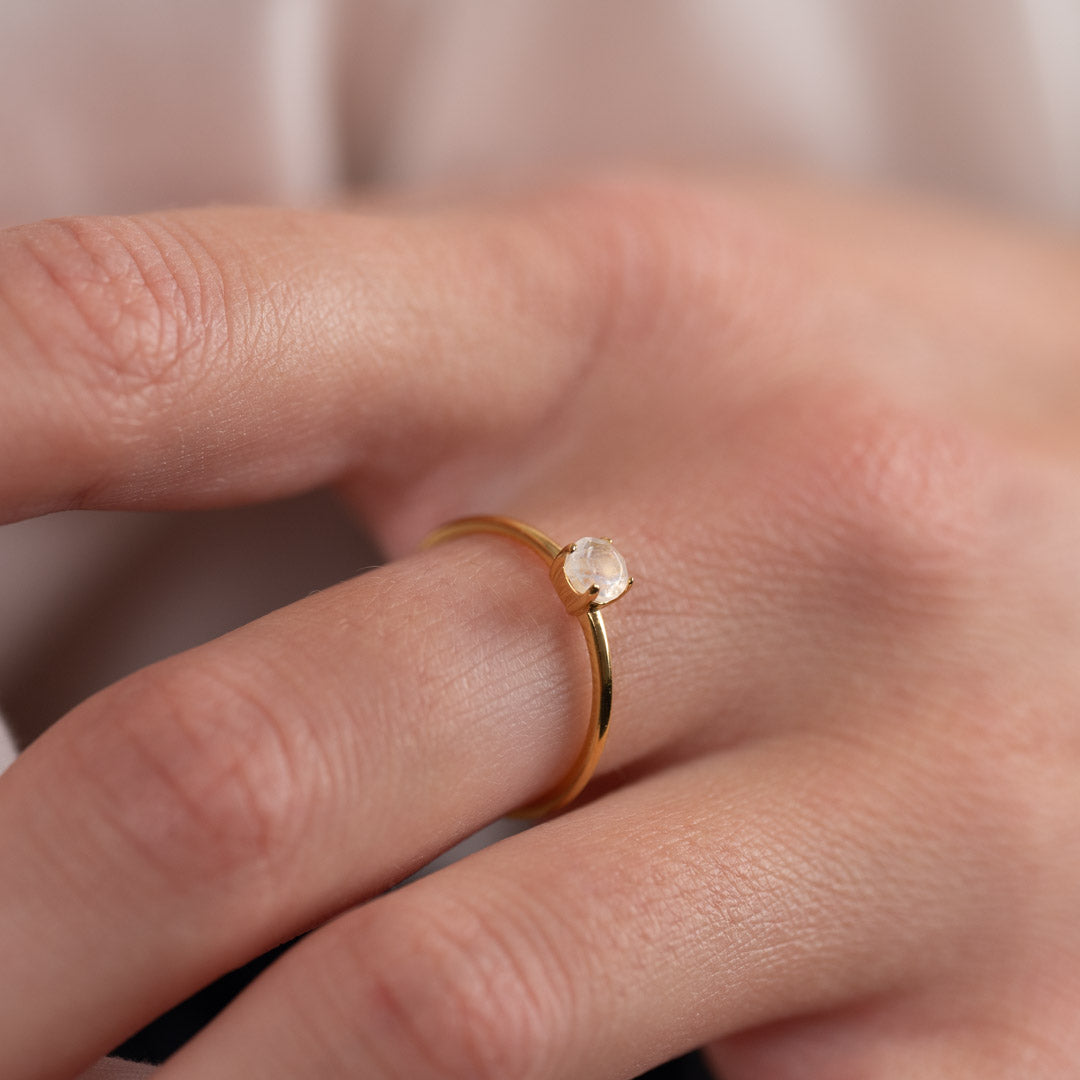 Heba - Goldener Ring mit Mondstein