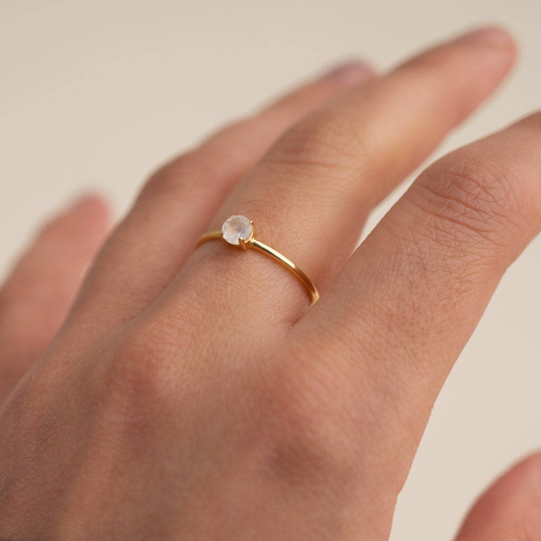 Heba - Goldener Ring mit Mondstein