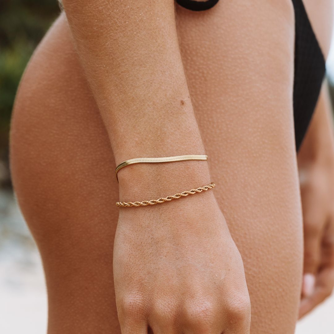 Kauai – Herringbone Goldenes Wasserfestes Armband