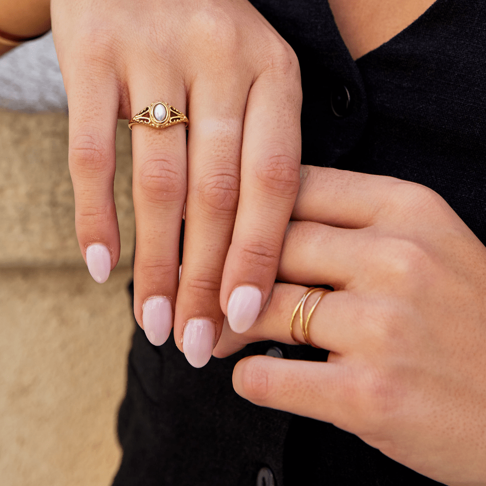 Elayna – Ring Unendlichkeitsschleife Golden