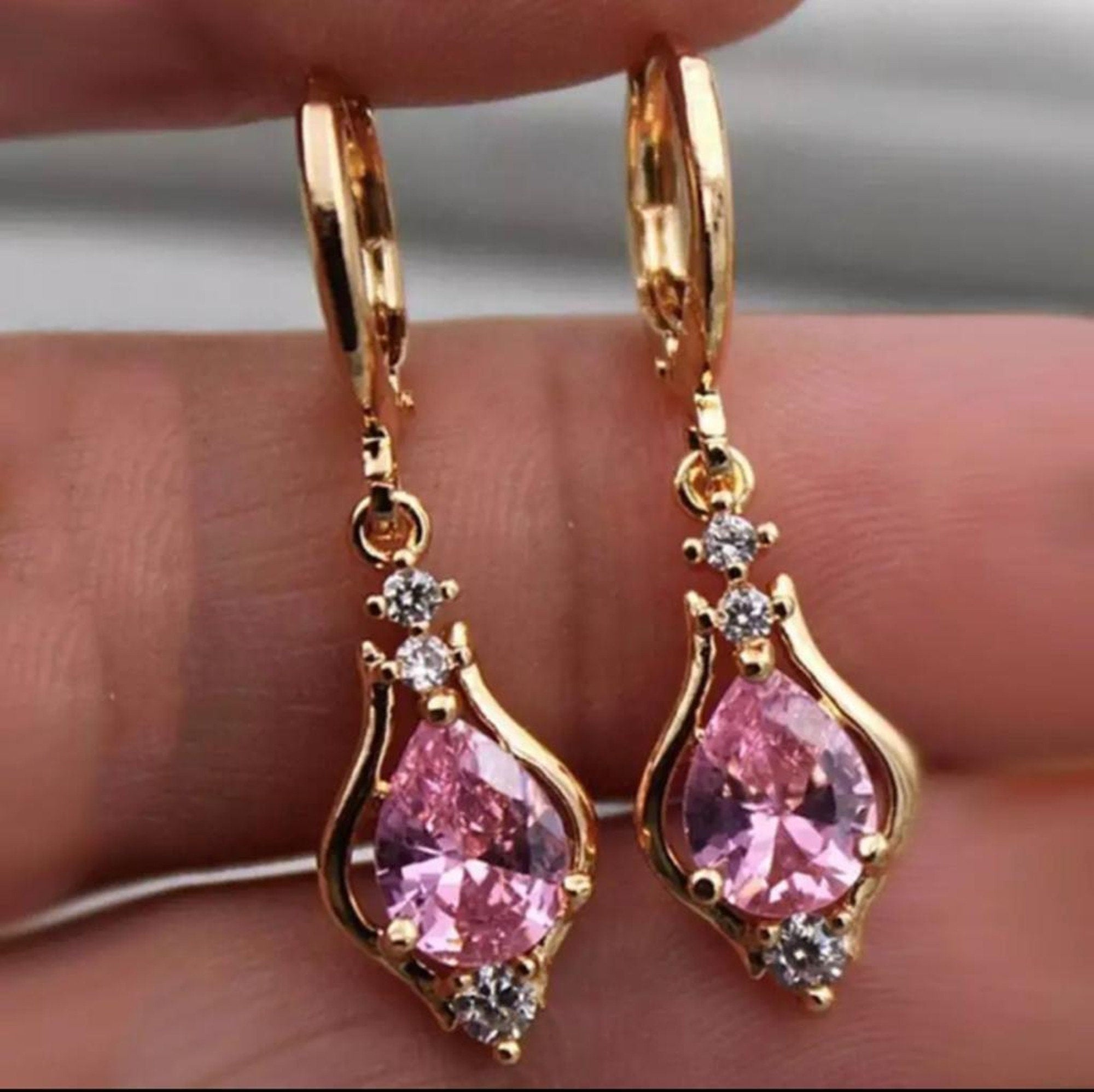 Kate - Regenbogen Herz Ohrring