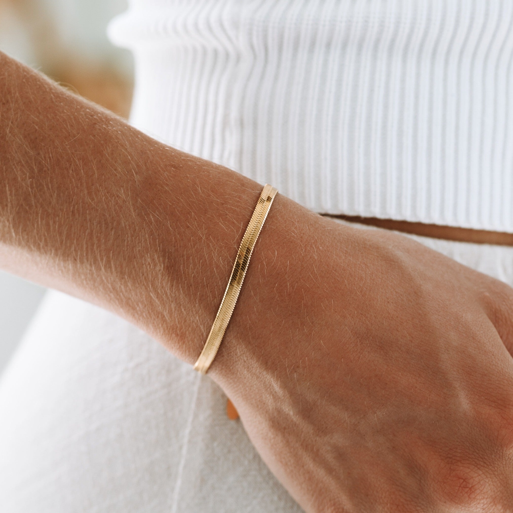 Kauai – Herringbone Goldenes Wasserfestes Armband