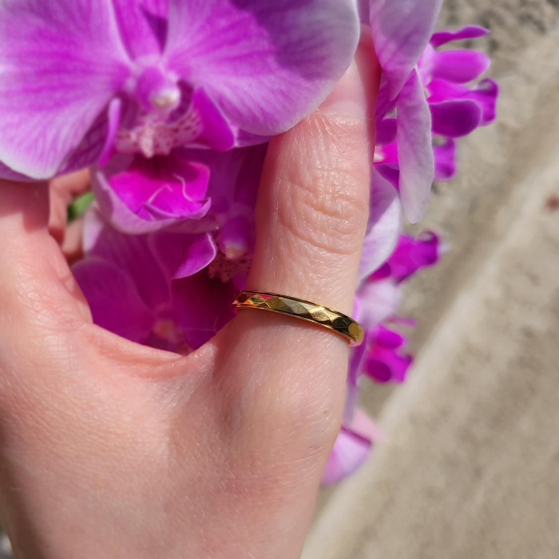 Nadia – Fidget-Dreh-Ring mit fein gehämmerter Band