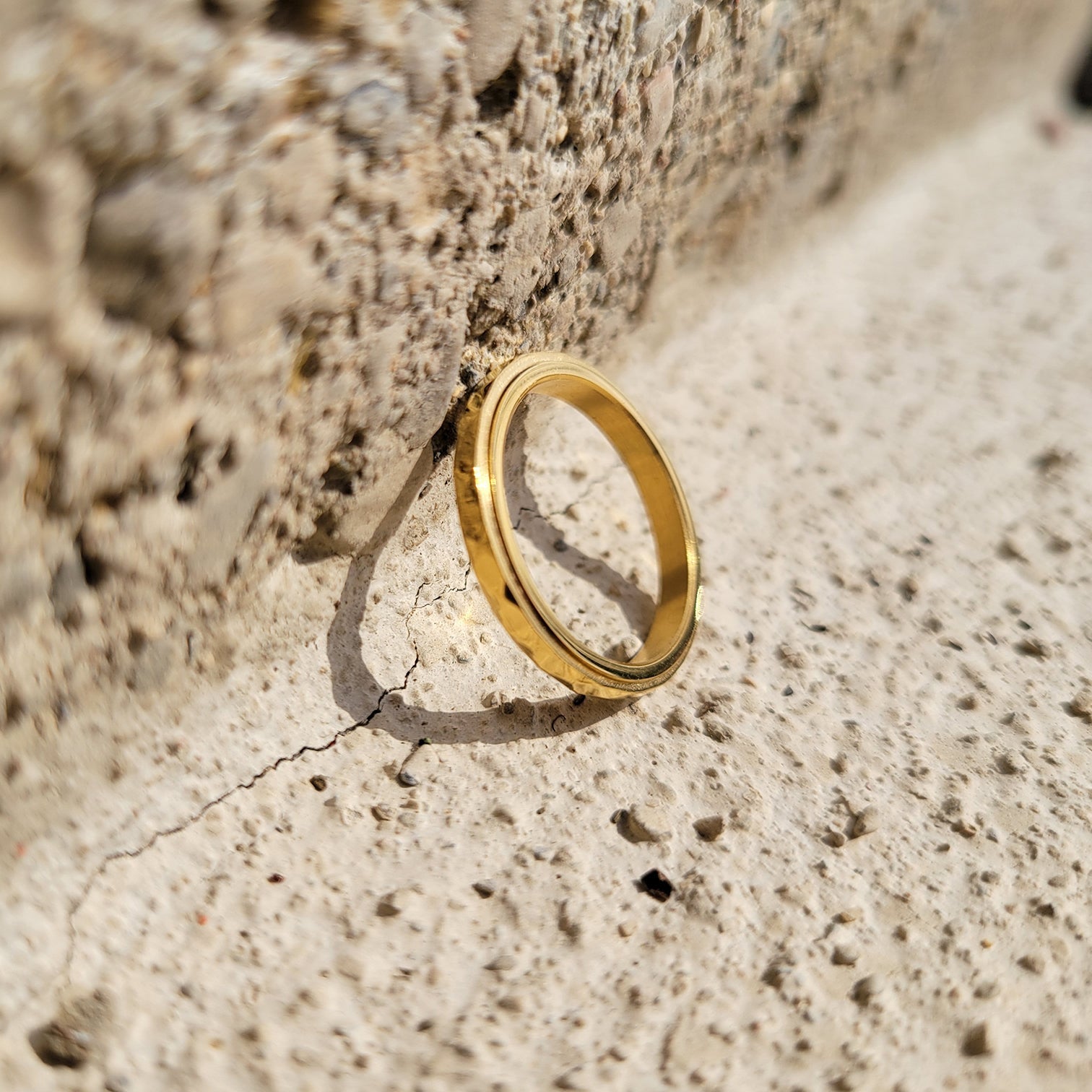 Nadia – Fidget-Dreh-Ring mit fein gehämmerter Band