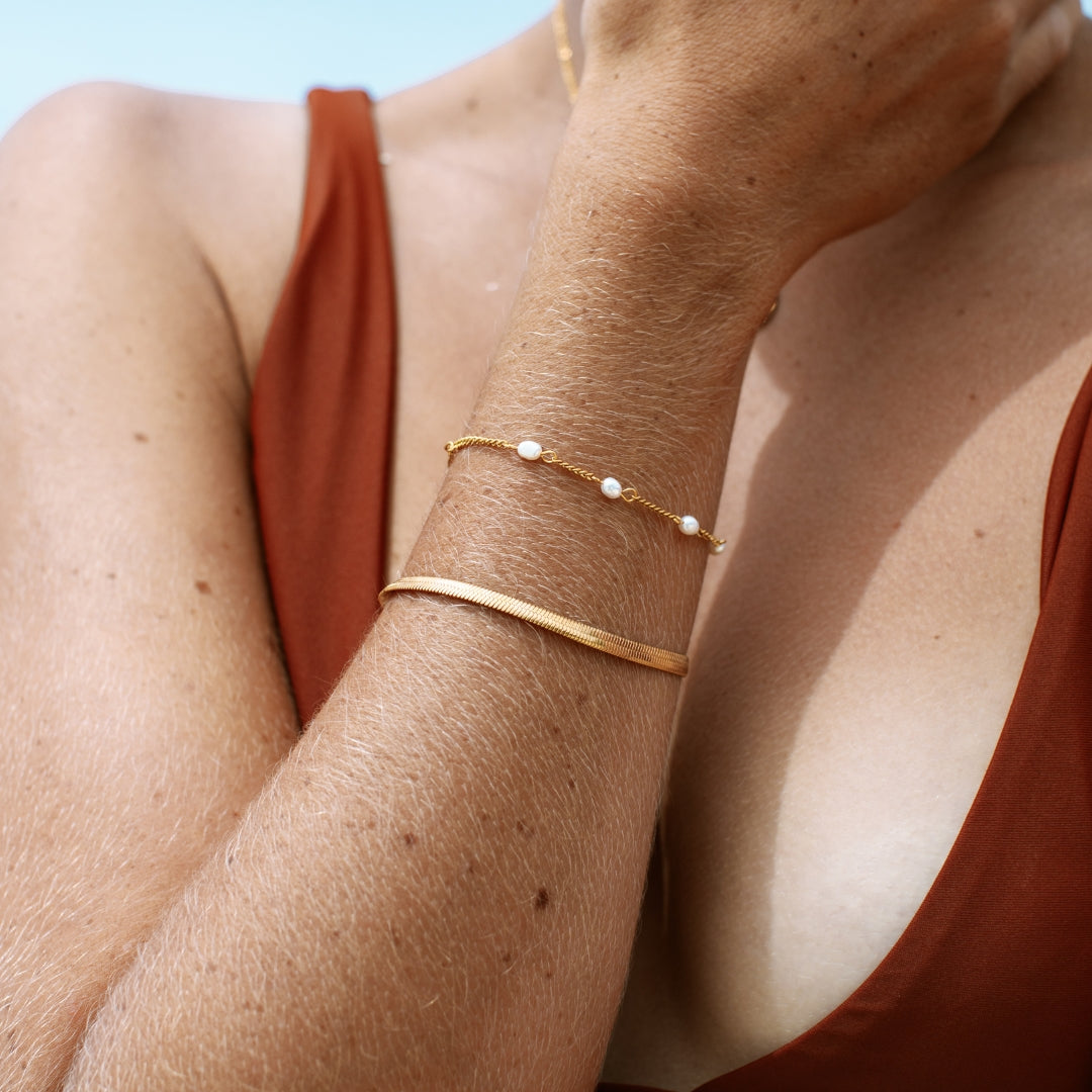 Kauai – Herringbone Goldenes Wasserfestes Armband