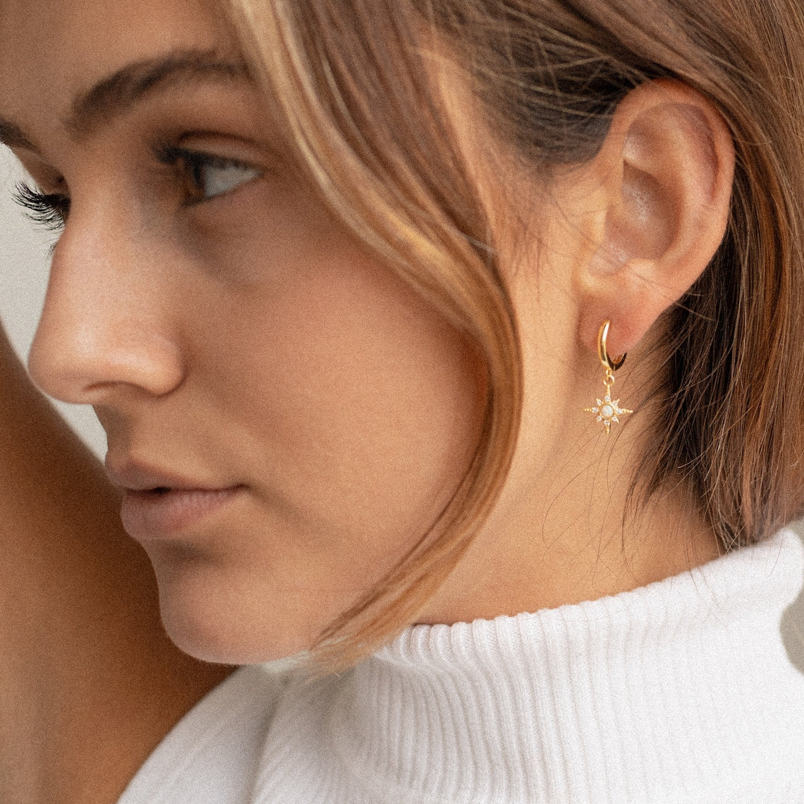 Starburst Opal Huggie Ohrringe - Zirkon Stern-Ohrringe