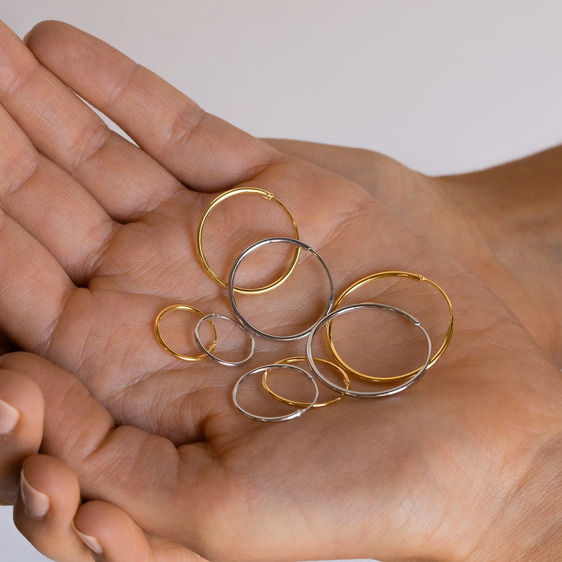 Leichte Creolen - Gold- und Silber-Ohrringe (4er-Set)