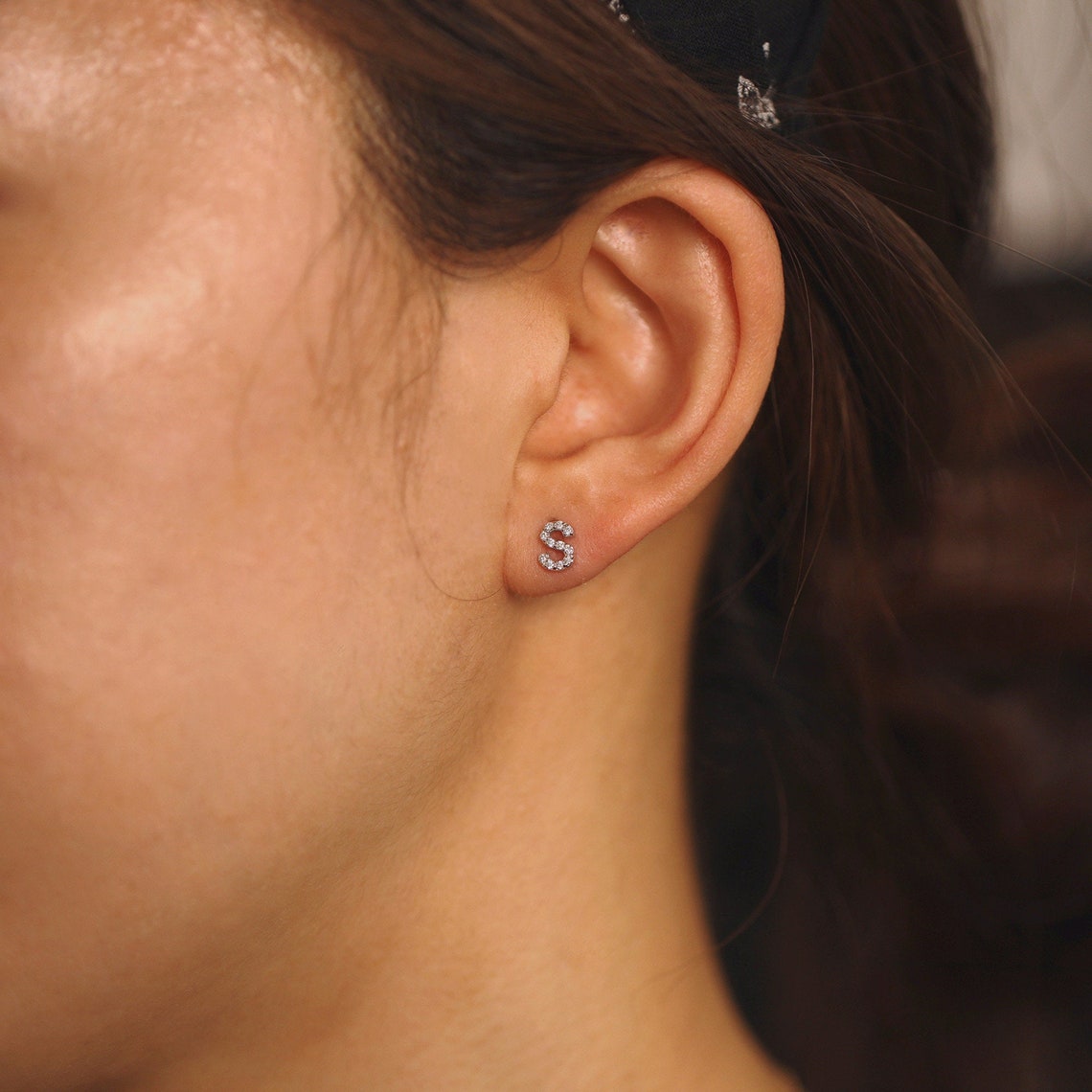 CZ Silber Initialen Ohrringe - zierliche Ohrstecker