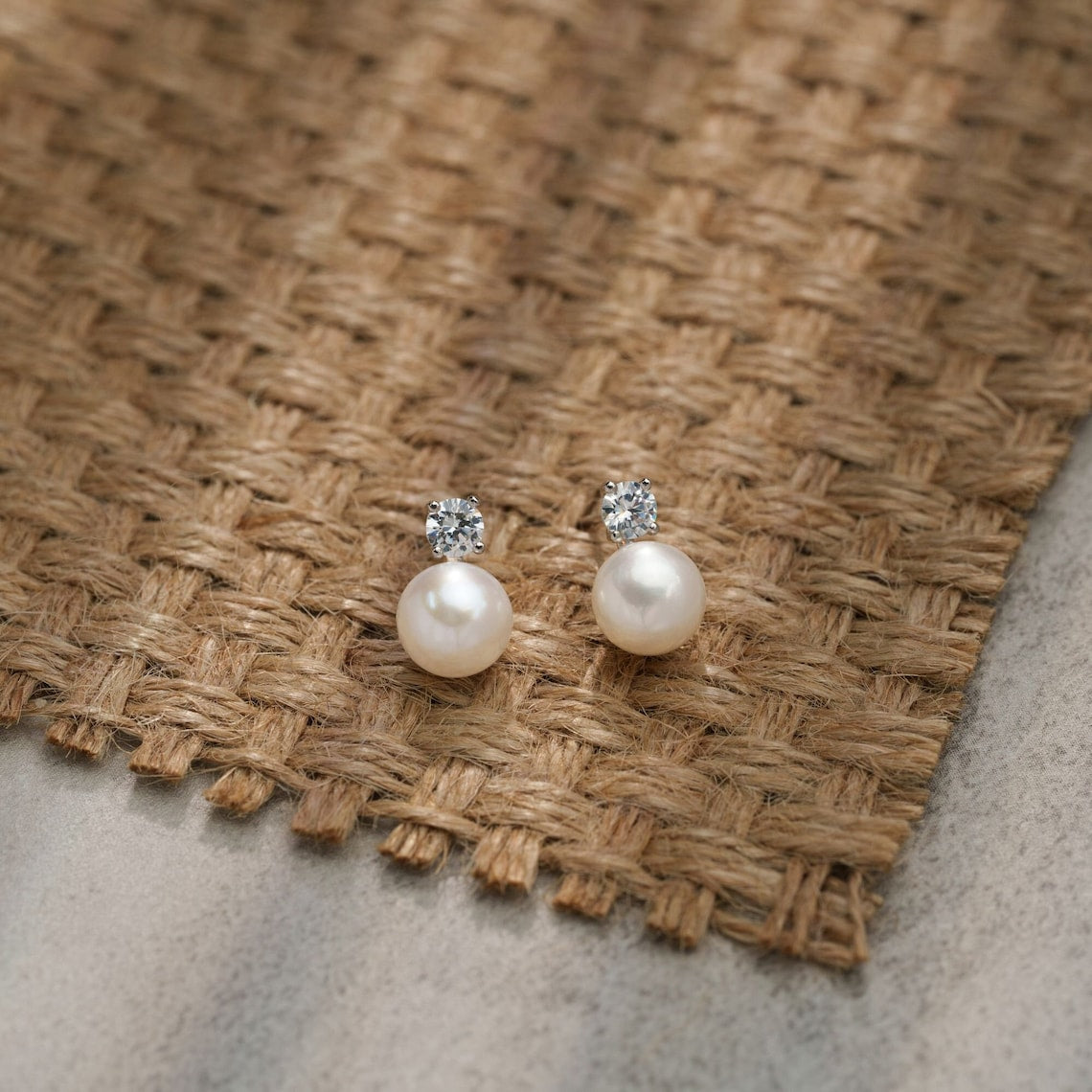 Perlen-Ohrstecker - Zierliche CZ-Ohrringe