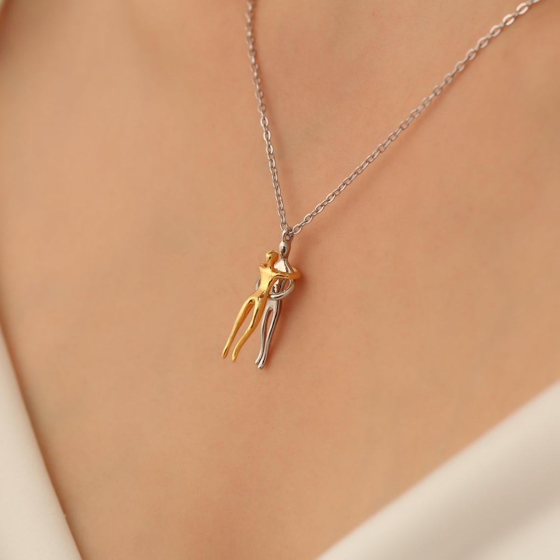 Love Hug Anhänger - Paar Umarmung Halskette