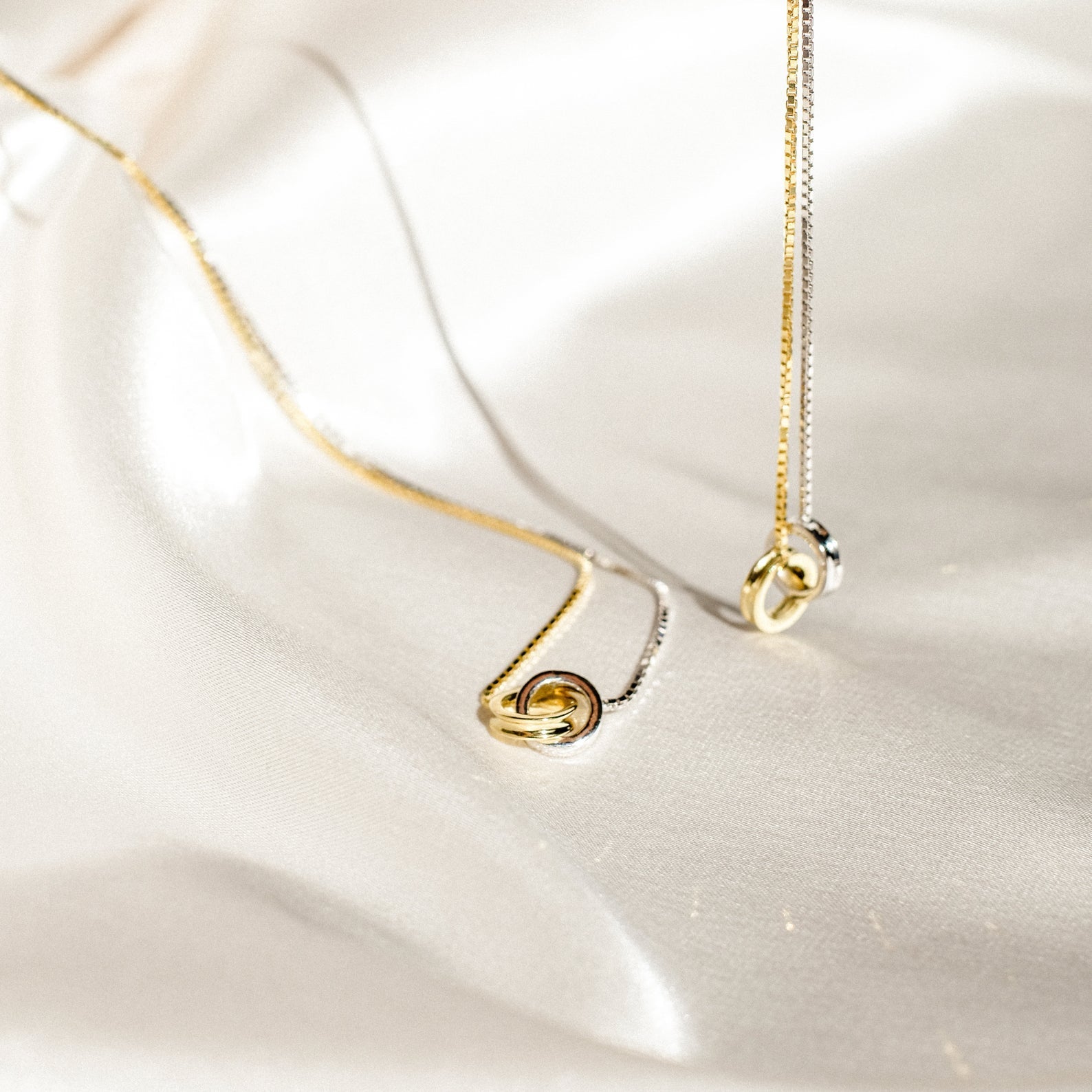 Elisse – Collier mit verflochtenen Kreisen