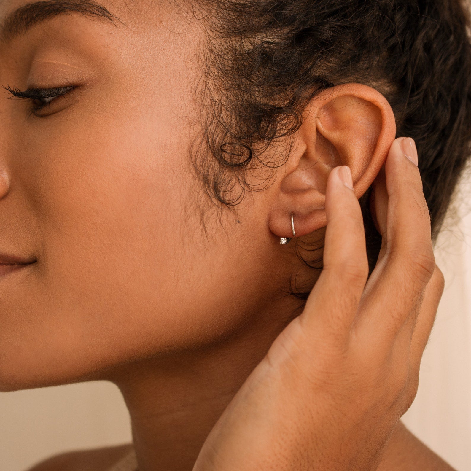Jady – Draht-Ohrringe mit Diamanten