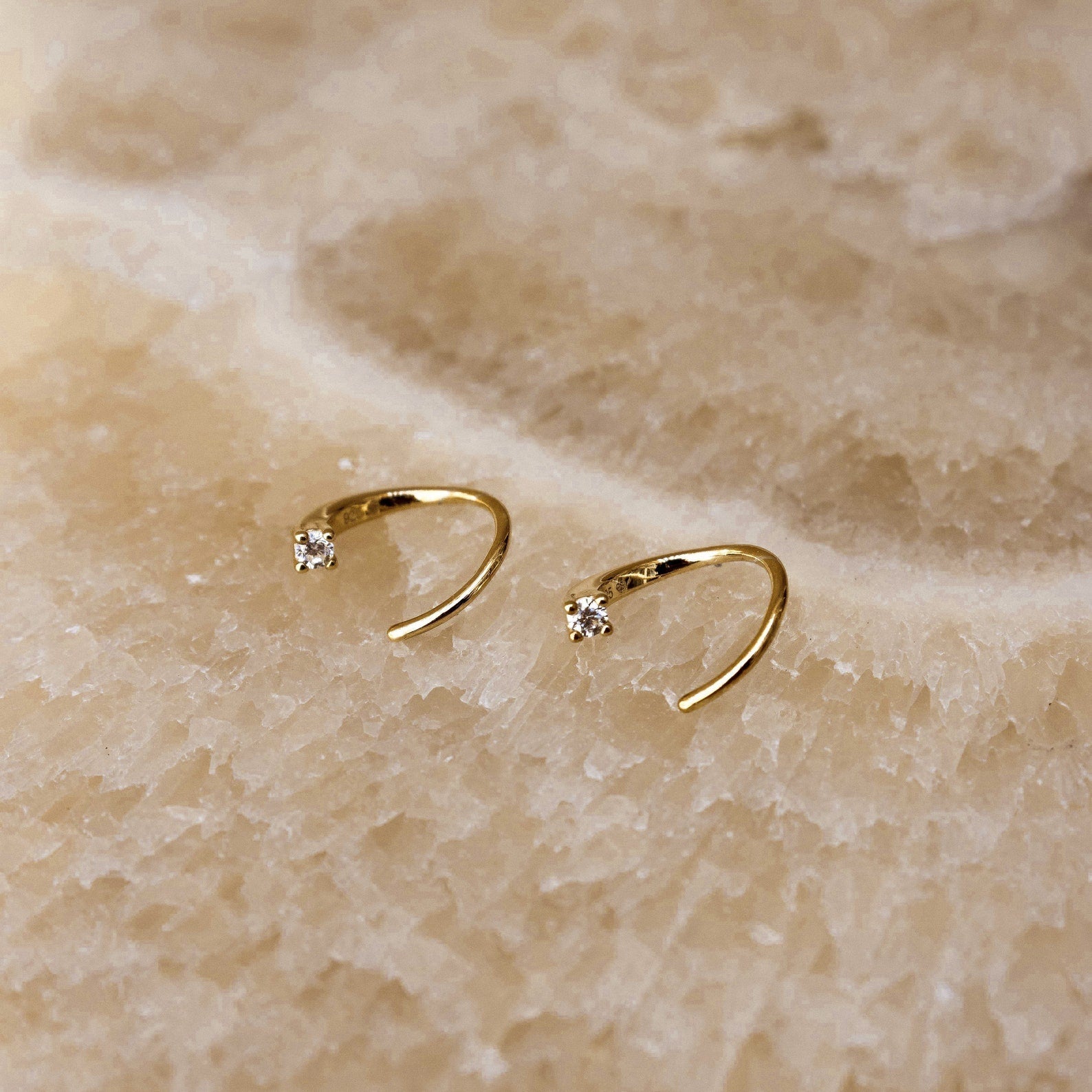 Jady – Draht-Ohrringe mit Diamanten