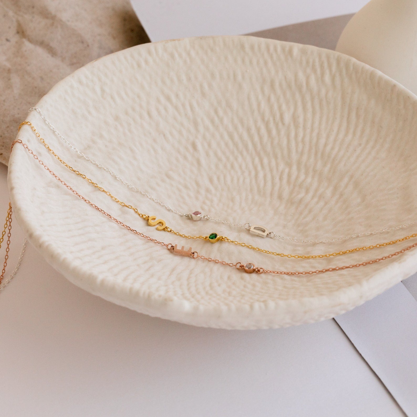 Buchstabe mit Stein-Anhänger - Individuelle Initialen Halskette