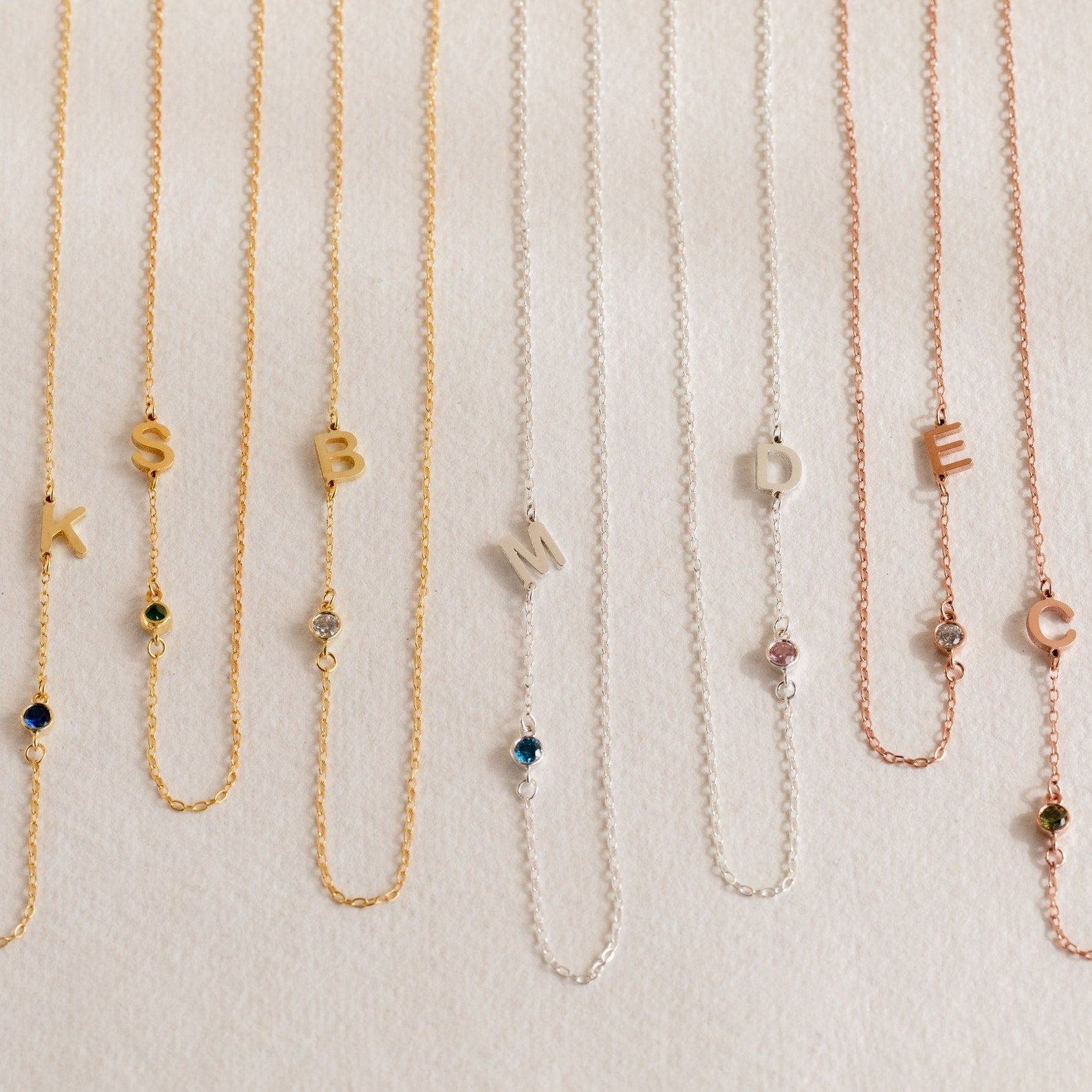 Buchstabe mit Stein-Anhänger - Individuelle Initialen Halskette
