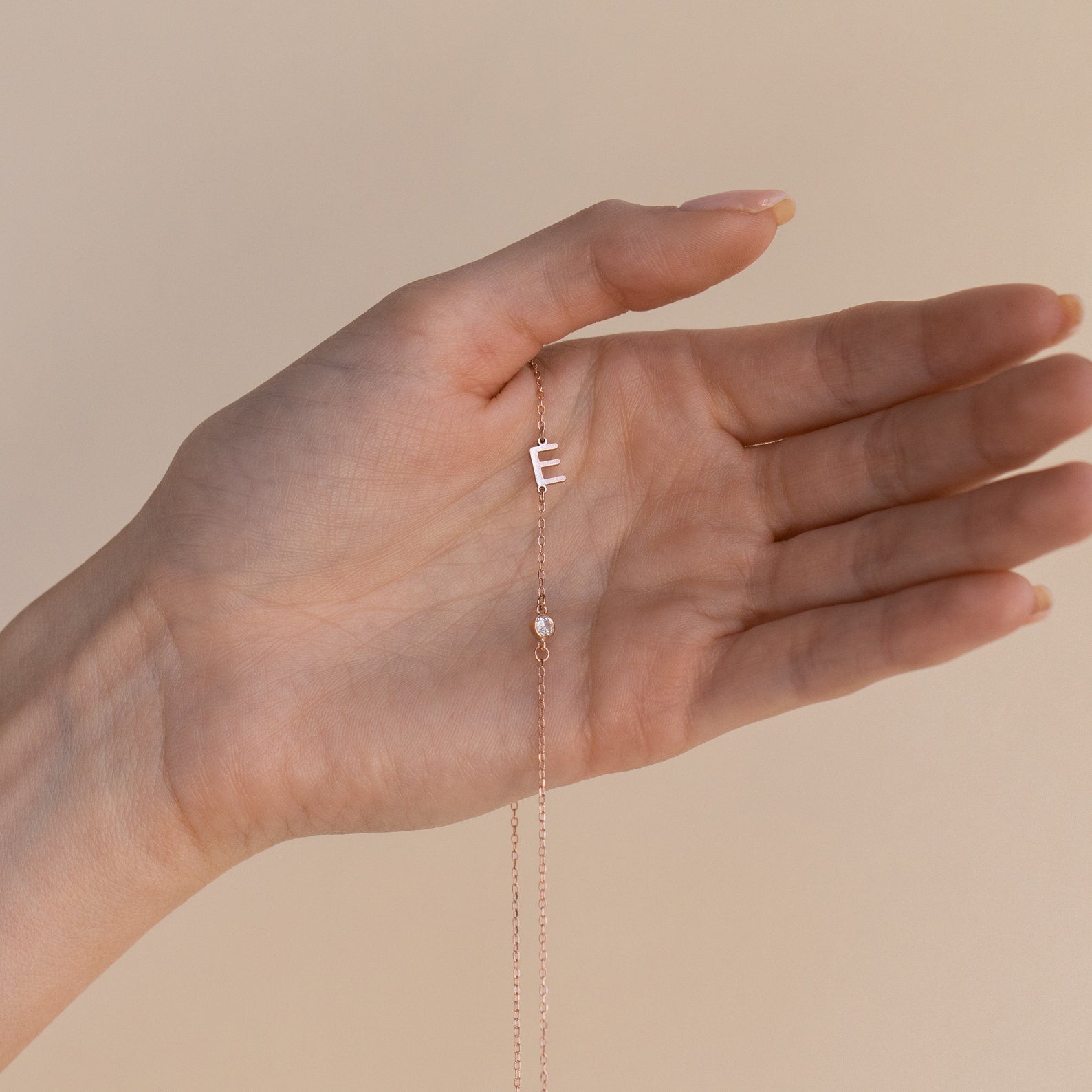 Buchstabe mit Stein-Anhänger - Individuelle Initialen Halskette