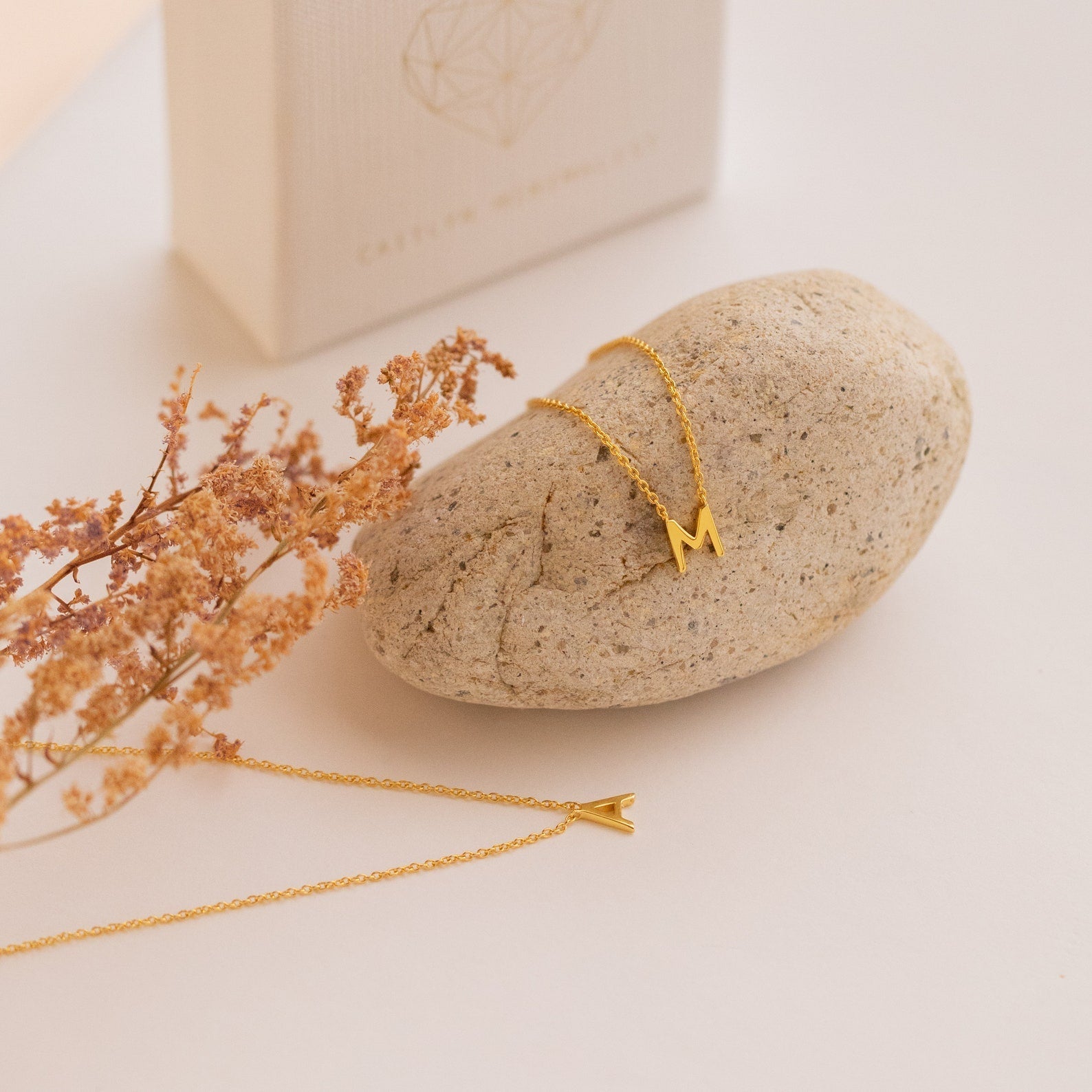 Jasmine – Zarte Kette mit personalisiertem Initial