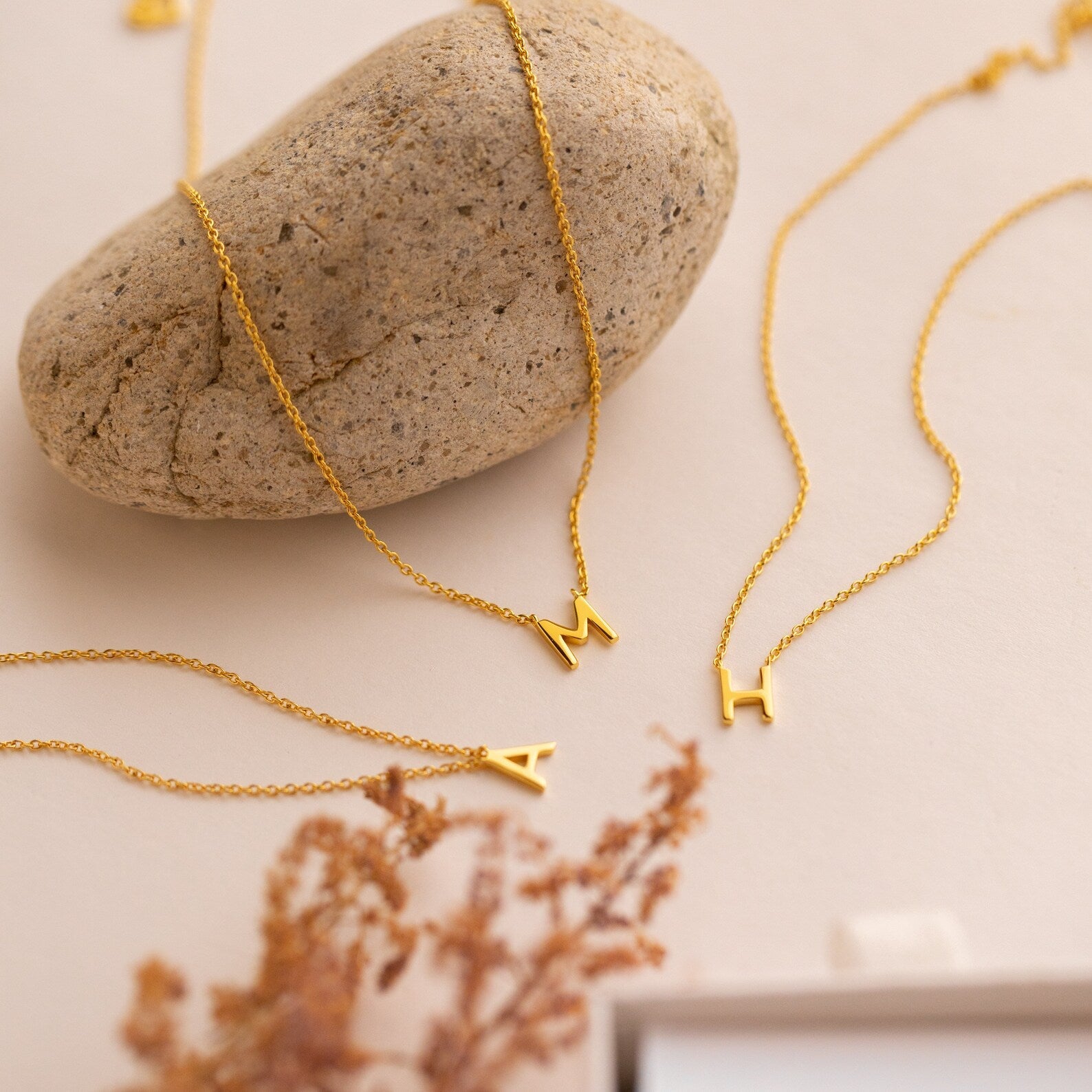 Zierliche Halskette mit Initialen - Stilvolle Halskette mit Buchstaben