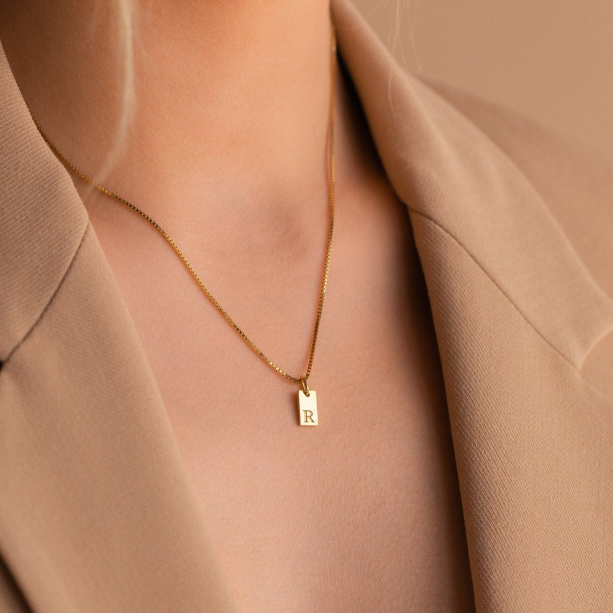 Clara – Mini-Tag-Kette mit personalisiertem Initial