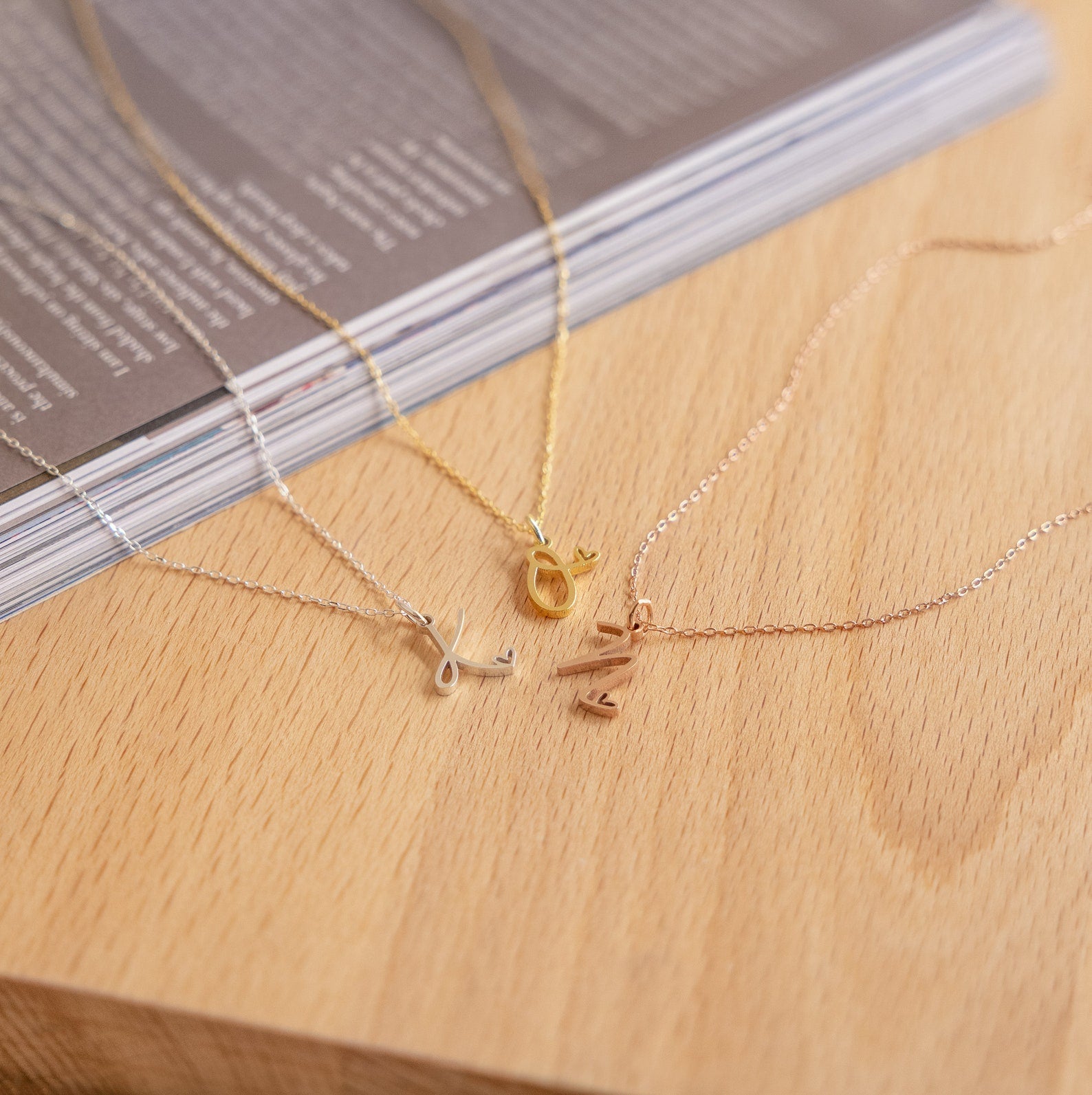 Buchstaben-Halskette - Individuelle Initialen mit Herz