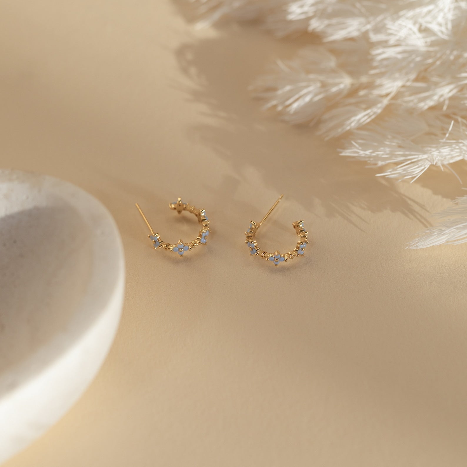 Monumente Ohrringe - Efeublumenbügel