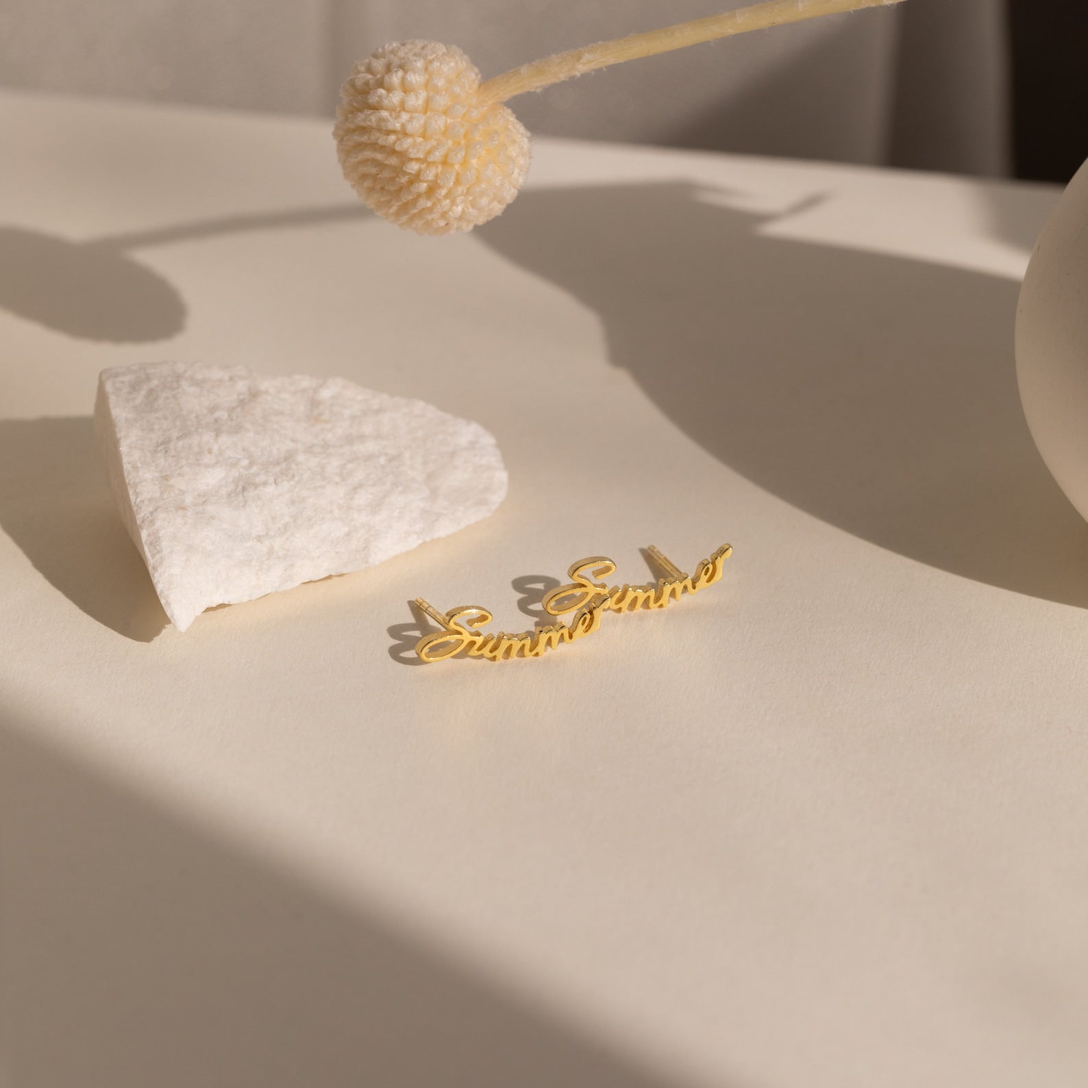 Individuelle Namensohrstecker - Minimalistische Ohrringe