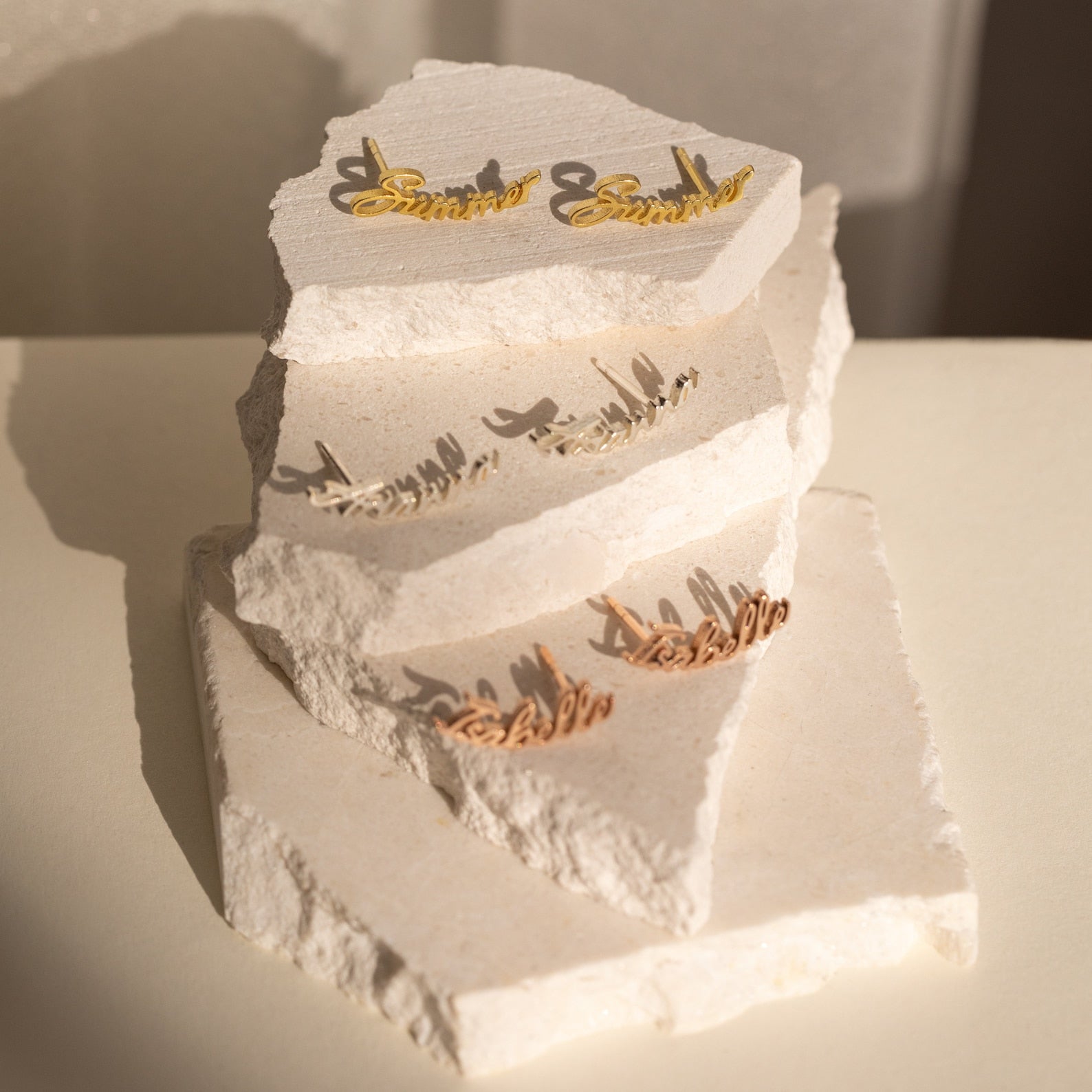 Individuelle Namensohrstecker - Minimalistische Ohrringe