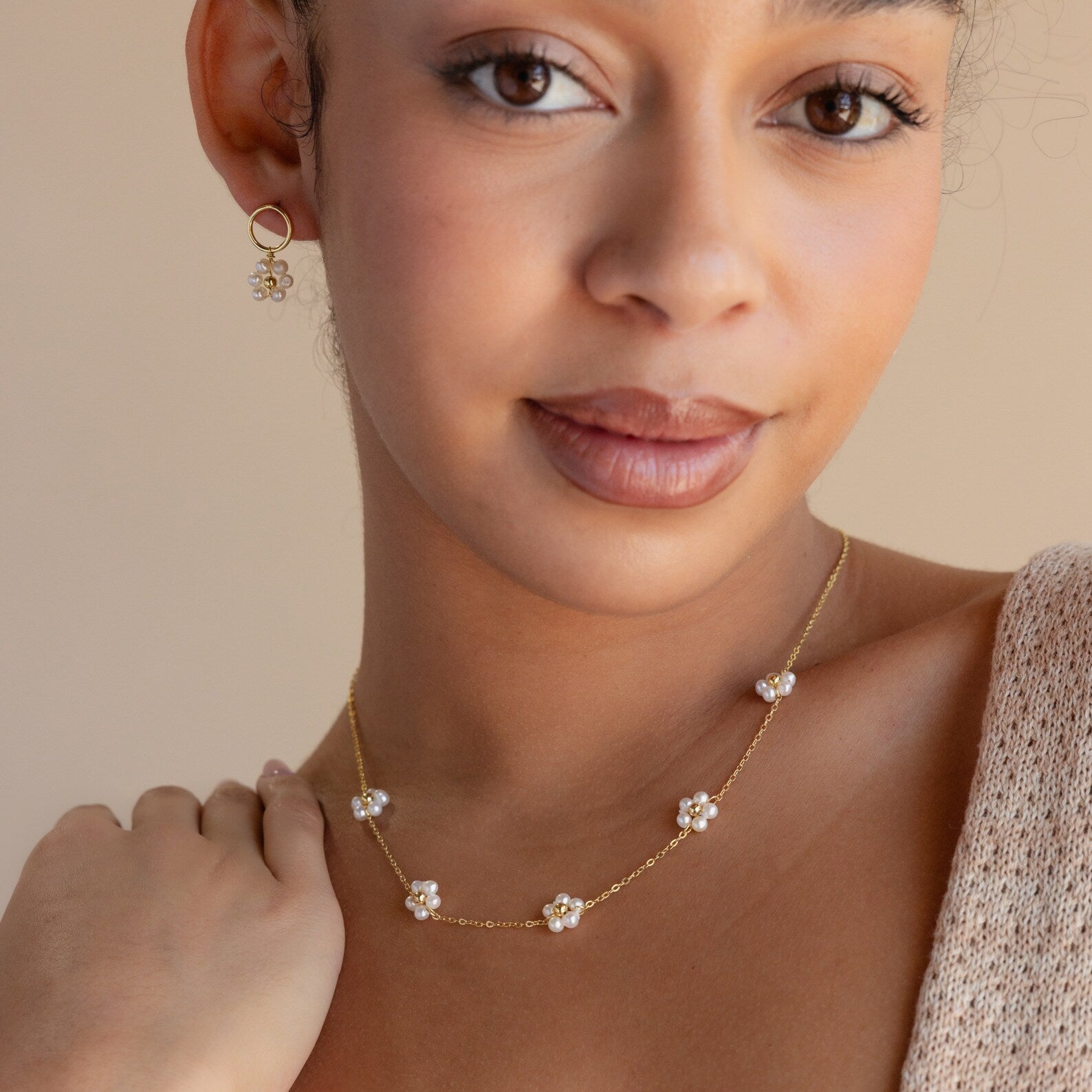 Perlen-Gänseblümchen-Halskette - Perlenblumen