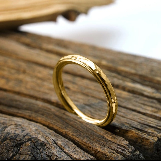 Nadia – Fidget-Dreh-Ring mit fein gehämmerter Band