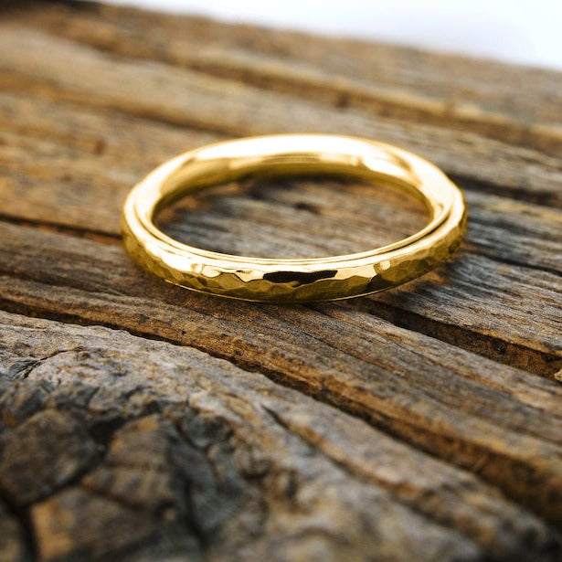 Nadia – Fidget-Dreh-Ring mit fein gehämmerter Band