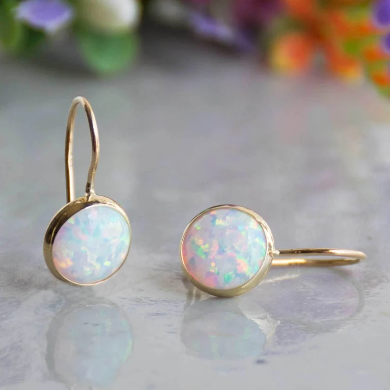 Mireya – Vintage Goldene Ohrringe mit Opalstein